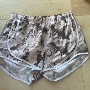 Calvin Klein flower camo shorts L